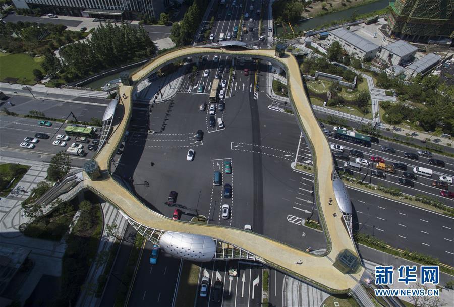 杭州建成首座生态天桥 以树上花园为设计理念