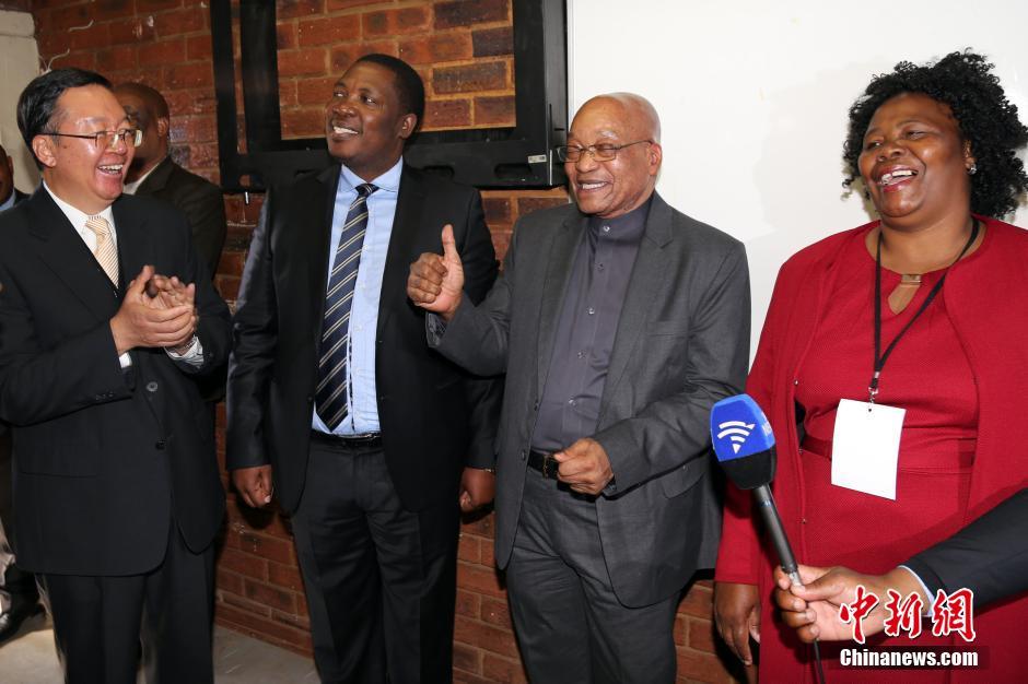 南非总统出席“曼德拉月”活动