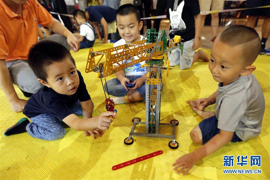 社区迎中秋 亲子活动欢乐多