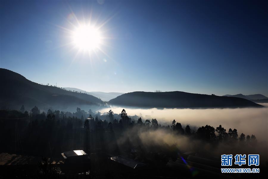 云南禄劝：山村云海