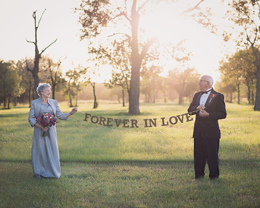 迟来的甜蜜 老夫妻70年后如愿拍绝美婚纱照