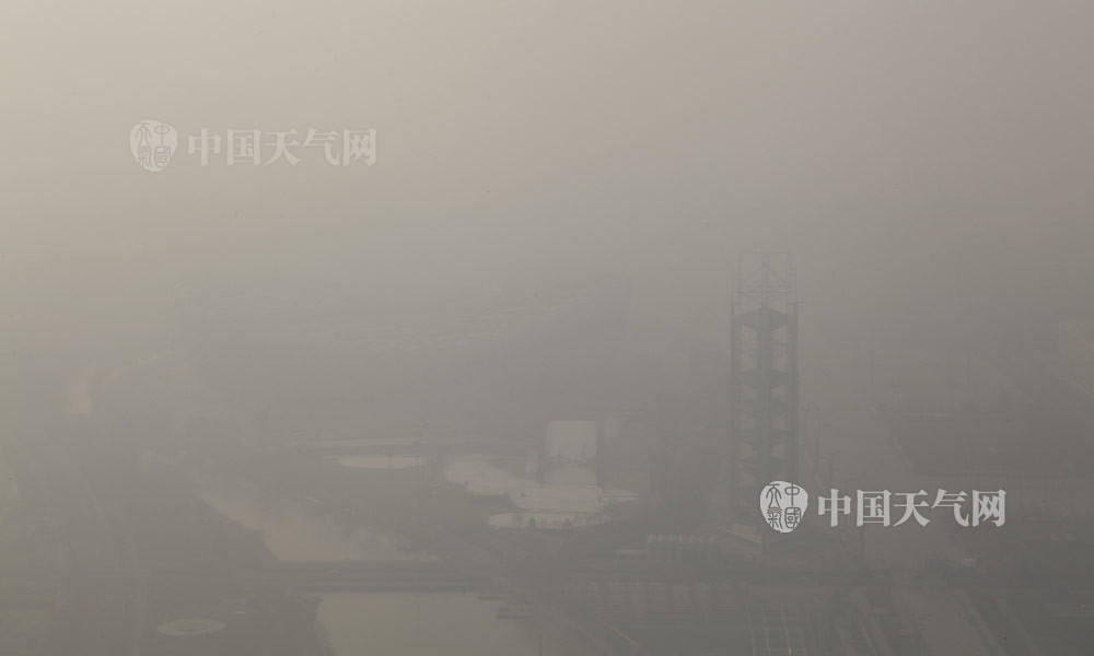 鸟瞰红色预警下的北京 地标消失不见