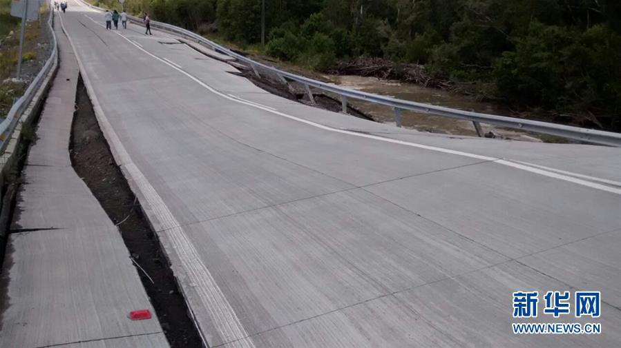 智利7.6级强震致公路断裂