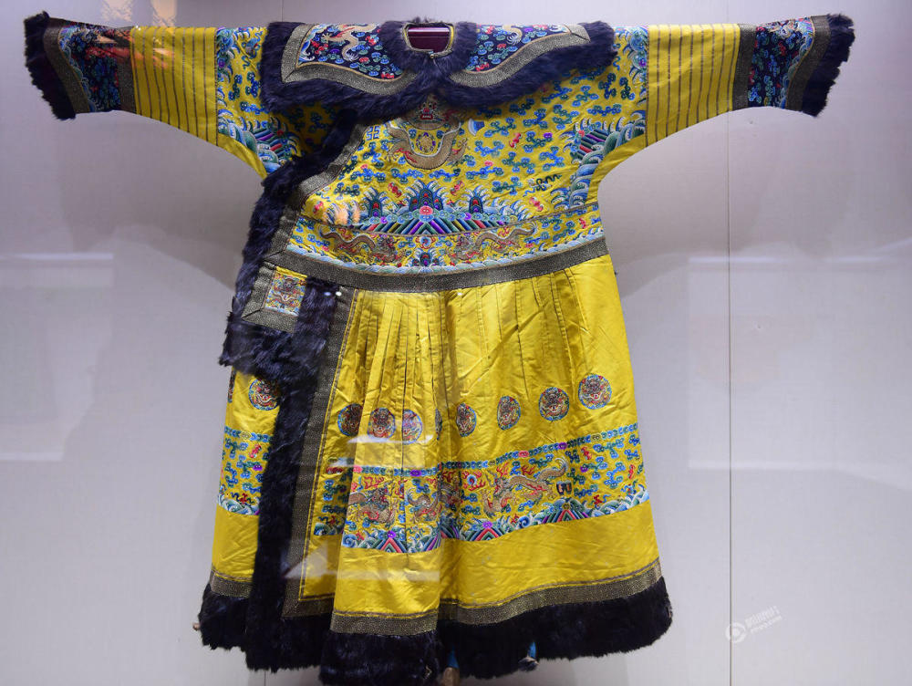 沈阳故宫首次展出清帝冬季朝袍