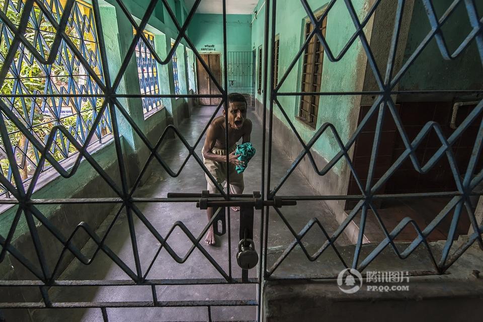 印度患精神疾病孩子被遗弃 与命运抗争（下）