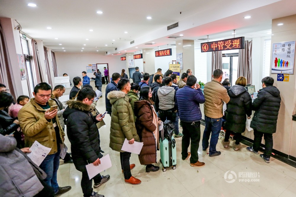 河南贫困县摆脱贫困 2000人出国旅游淘金