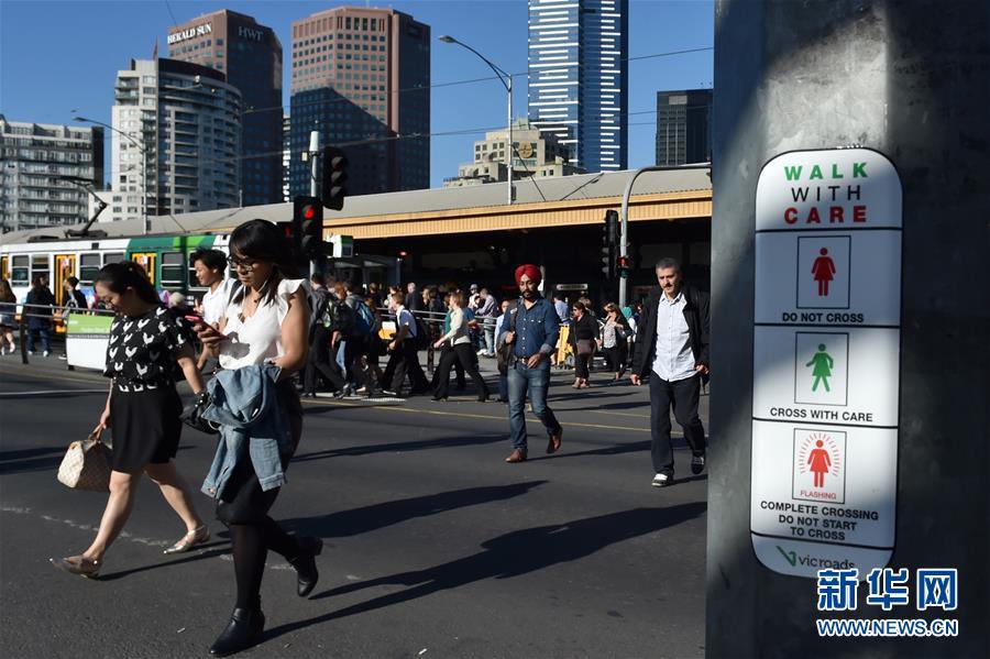澳大利亚墨尔本启用女性特征交通标识