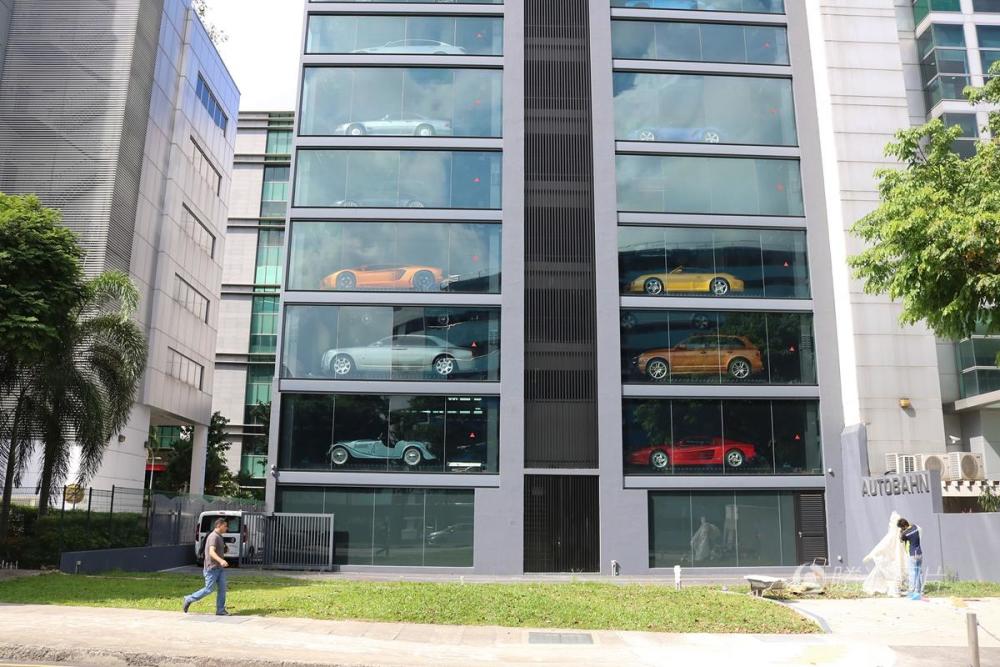 投币买豪车 新加坡惊现汽车自动售货机