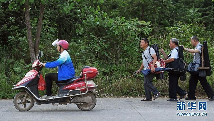 盲人曲艺队守农村数十年 担忧后继无人