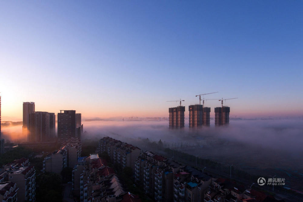 北京现罕见平流雾景观 通州副中心如仙境