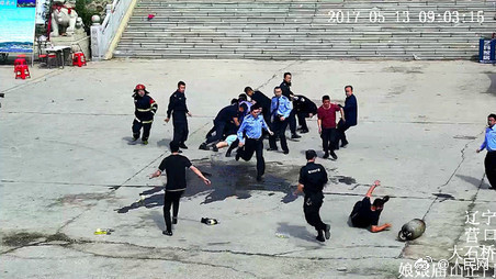 男子庙会上欲点液化气罐被制服后遭刑拘