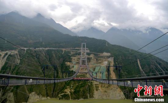 雅康高速“川藏第一桥”建设进展顺利