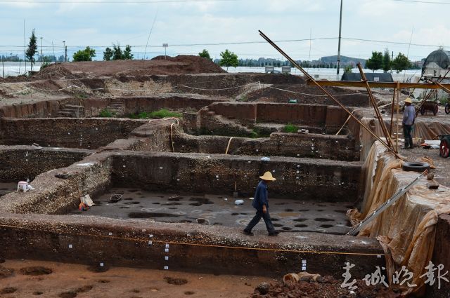昆明现9口汉代水井 疑是古滇国村落