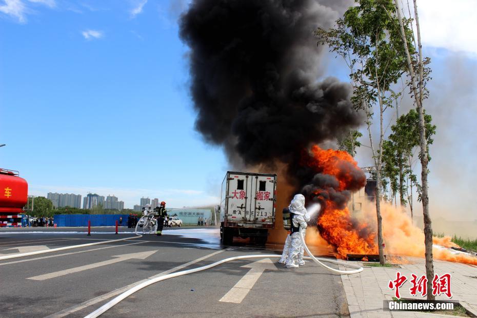 哈尔滨首次举行大规模突发事故应急救援综合演练