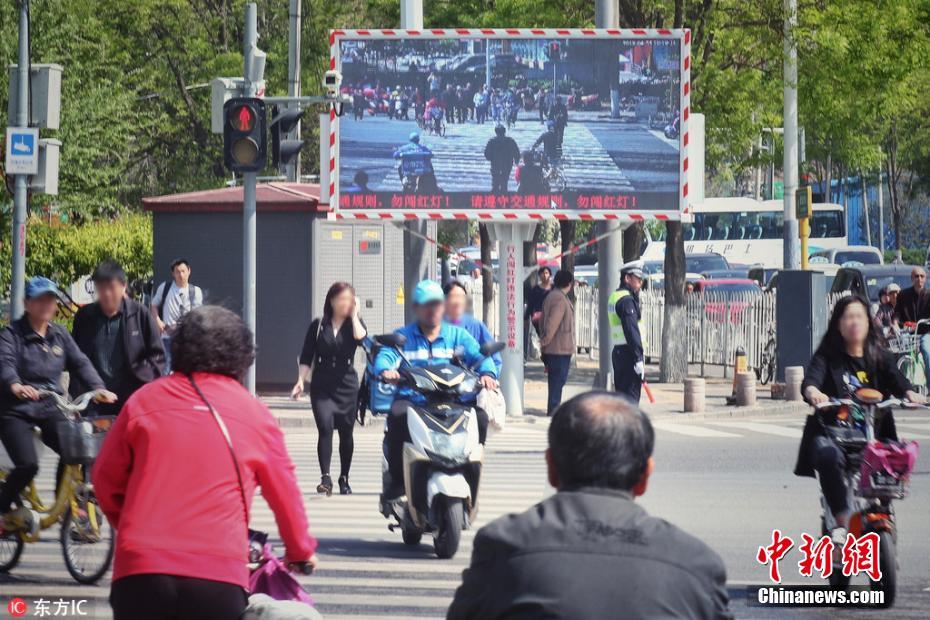 直播曝光！北京首套行人闯红灯抓拍系统亮相