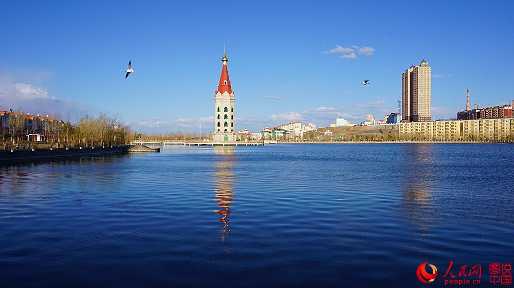 满洲里北湖清澈湛蓝