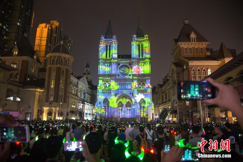 4D成像光影秀点亮武汉夜晚