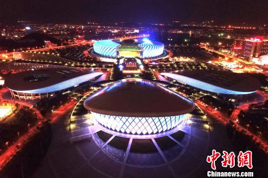 福州海峡奥体中心上演奇幻光影秀