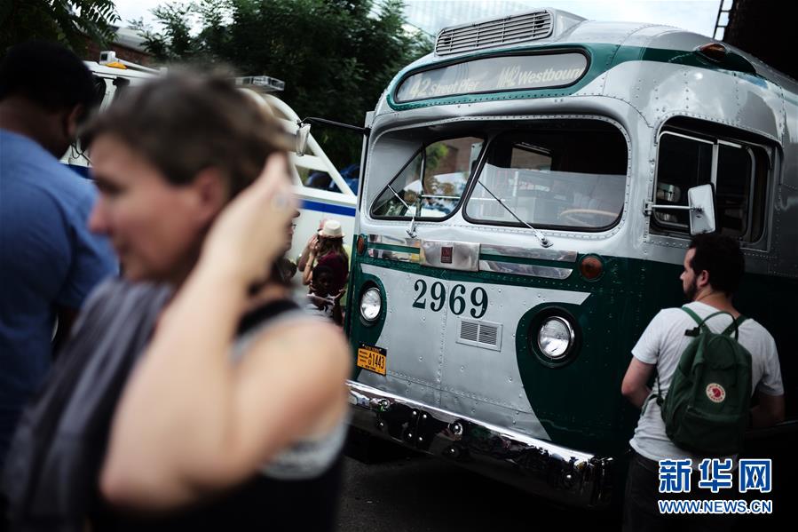 第25届纽约巴士节在布鲁克林举行