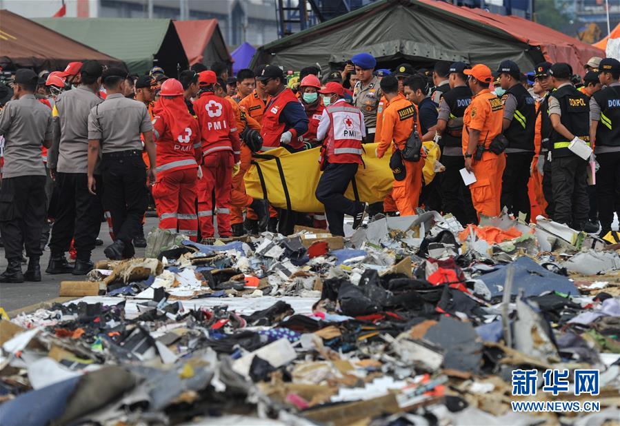 失事狮航客机的首个黑匣子已被成功打捞出水