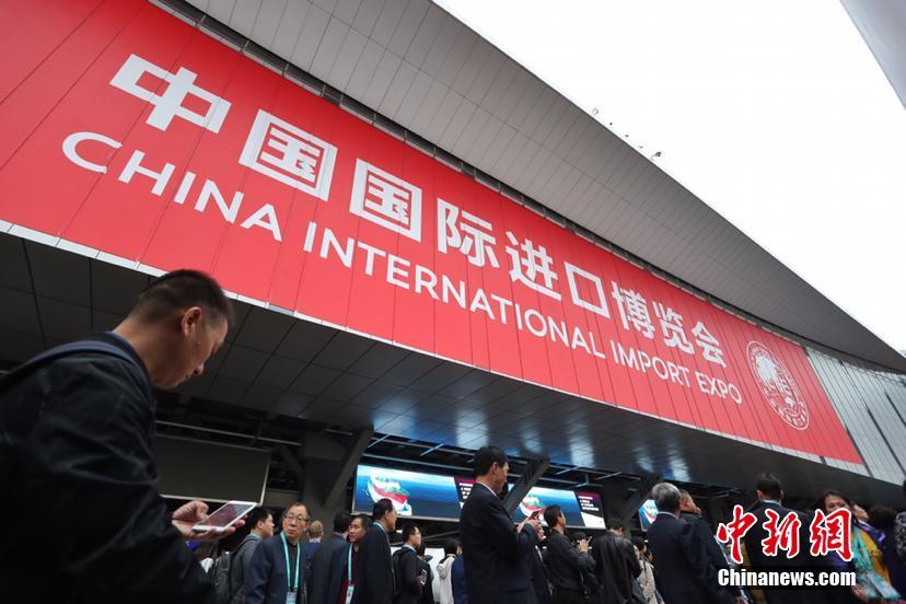 进博会迎入馆人流高峰