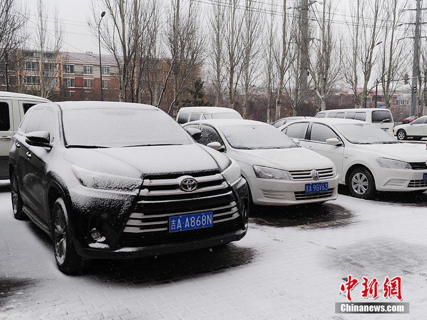 长春降雪 迎来大幅降温天气