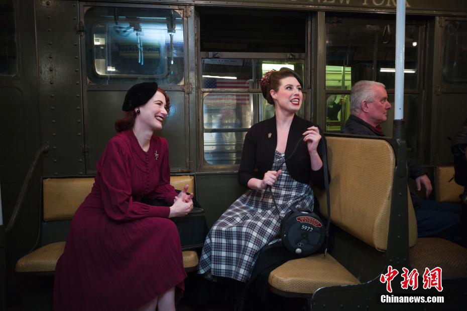 曼哈顿开行复古地铁列车成纽约客大秀场