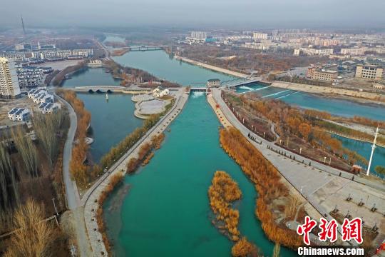 航拍新疆博湖冬景 不是江南胜江南