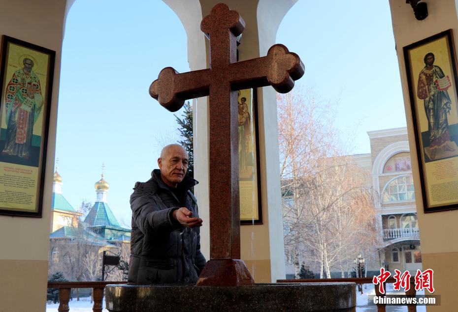 哈萨克斯坦民众在索菲亚大教堂庆祝圣诞节