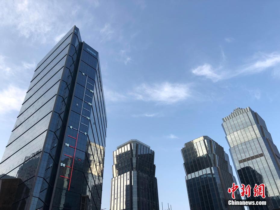 53米高温度计现身西宁 记录城市温度