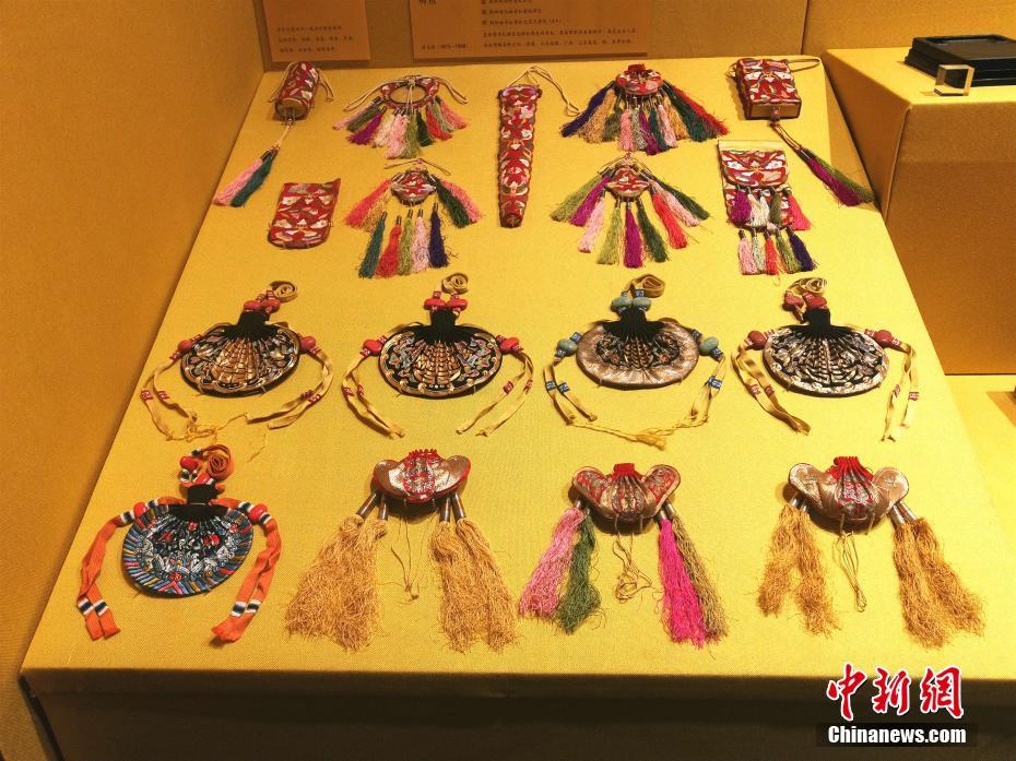 北京故宫办紫禁城里过大年展吸引游客