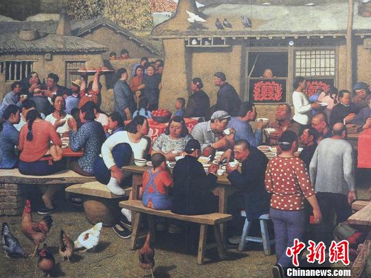 长春火车站现巨型东北年俗壁画 温暖旅客回家路