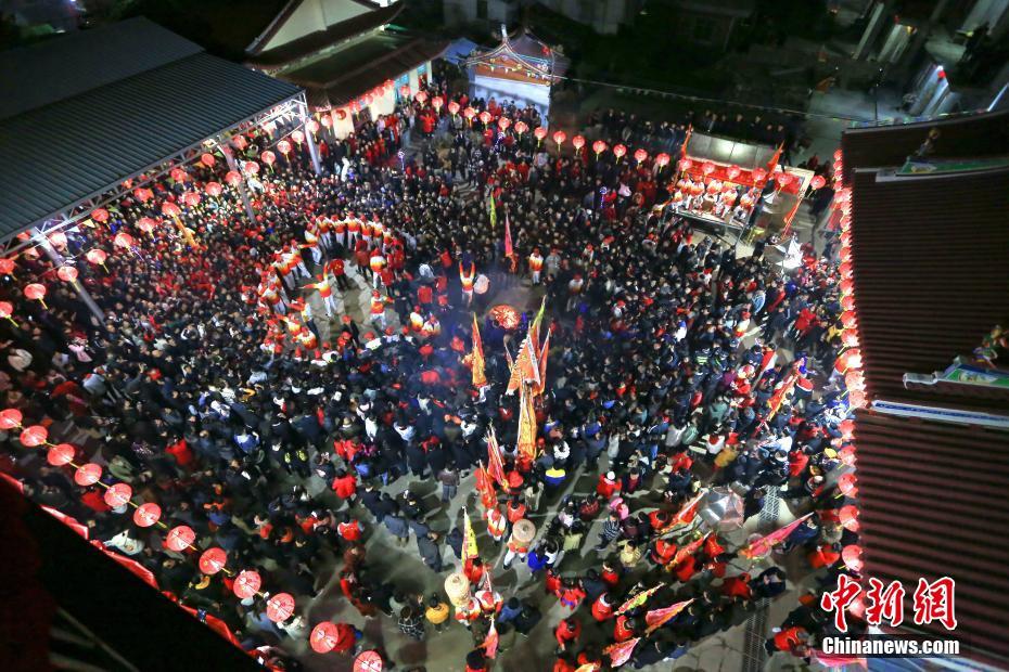 福建湄洲岛：妈祖元宵节绕境巡安布福