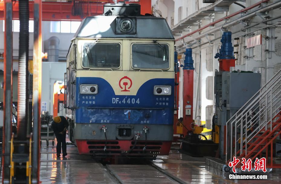 探访长城脚下的火车医院