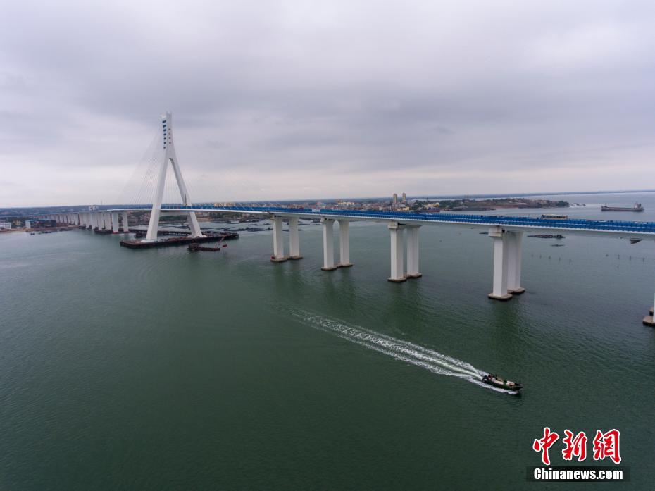 中国首座跨地震断层跨海桥梁——海南海文大桥开通