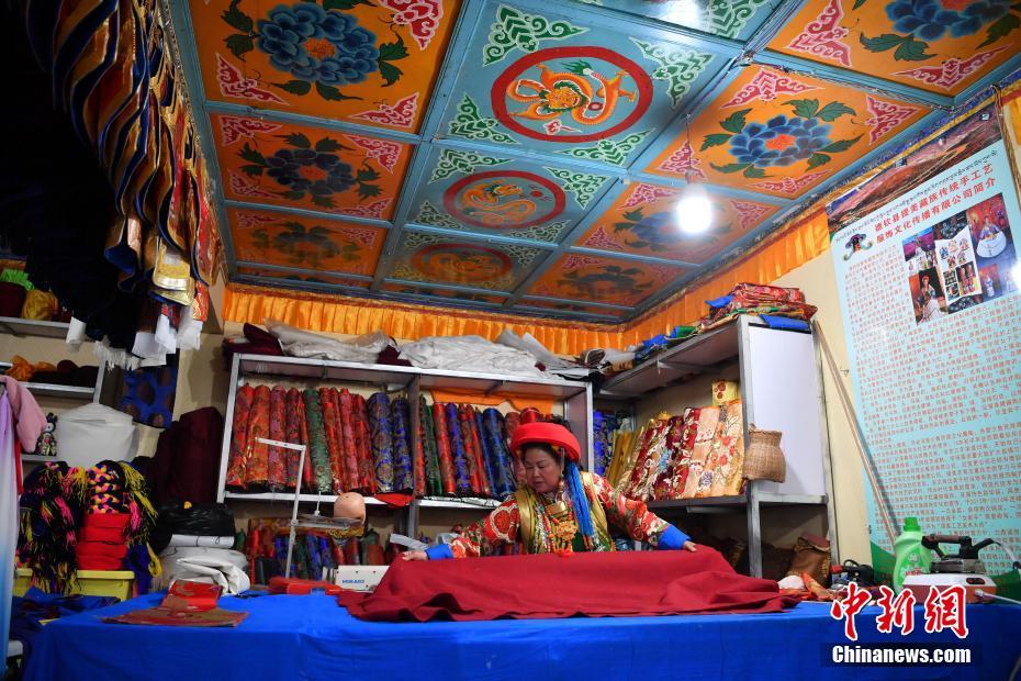 茶马古道重镇奔子栏的“最炫民族风”