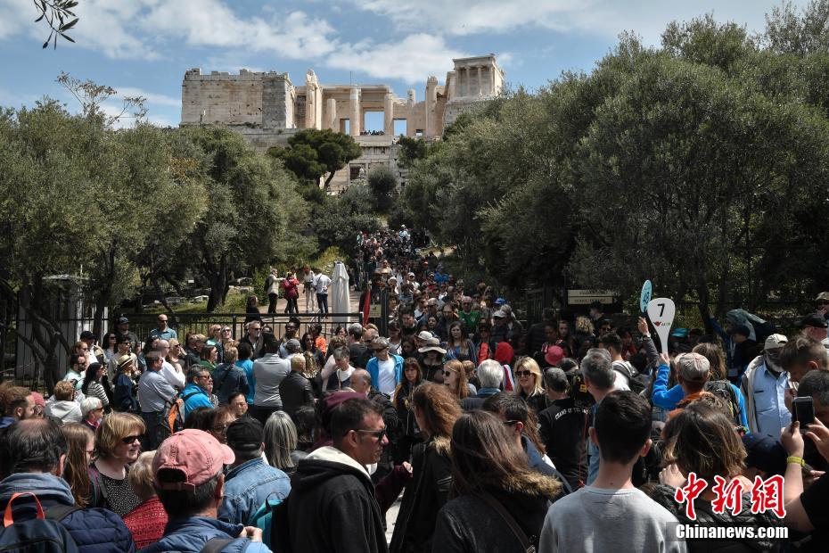 希腊雅典卫城遭雷击 致四人受伤