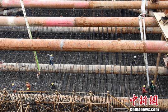 安九铁路鳊鱼洲长江大桥主塔墩承台进入浇筑阶段