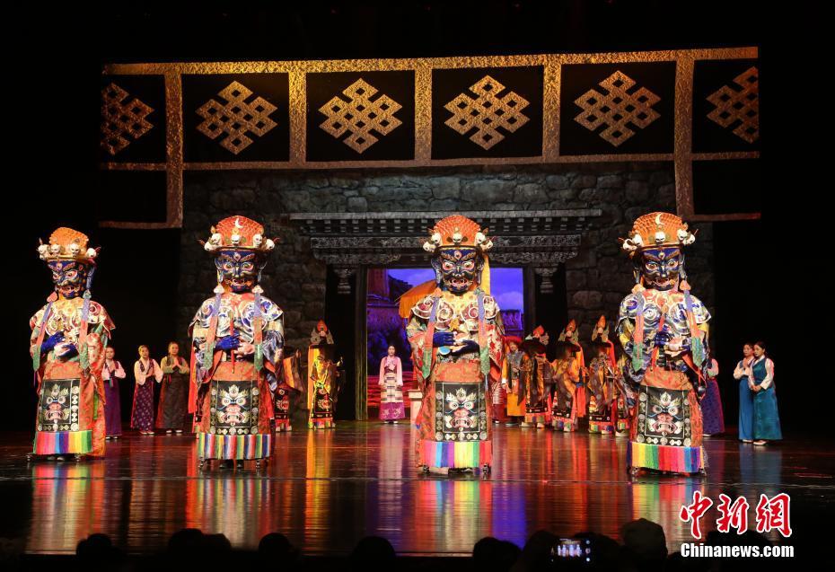 藏戏《朗萨雯波》在青海上演