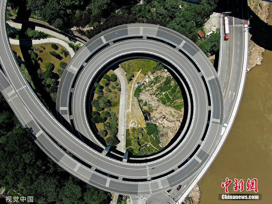 航拍重庆涪陵螺旋式立交桥 3D立体效果感十足