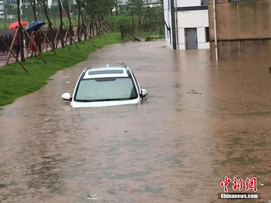 浙江磐安突降暴雨引发多处险情 当地闻“汛”而动