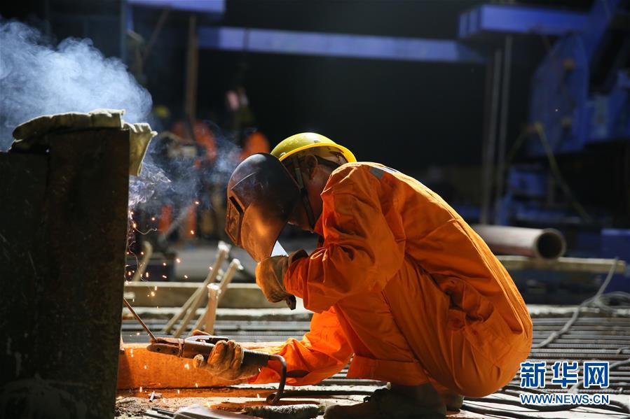 中老铁路跨湄公河特大桥实现首桥合龙