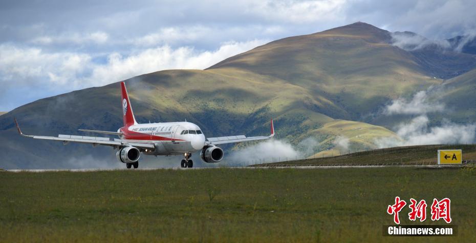 四川甘孜格萨尔机场正式通航