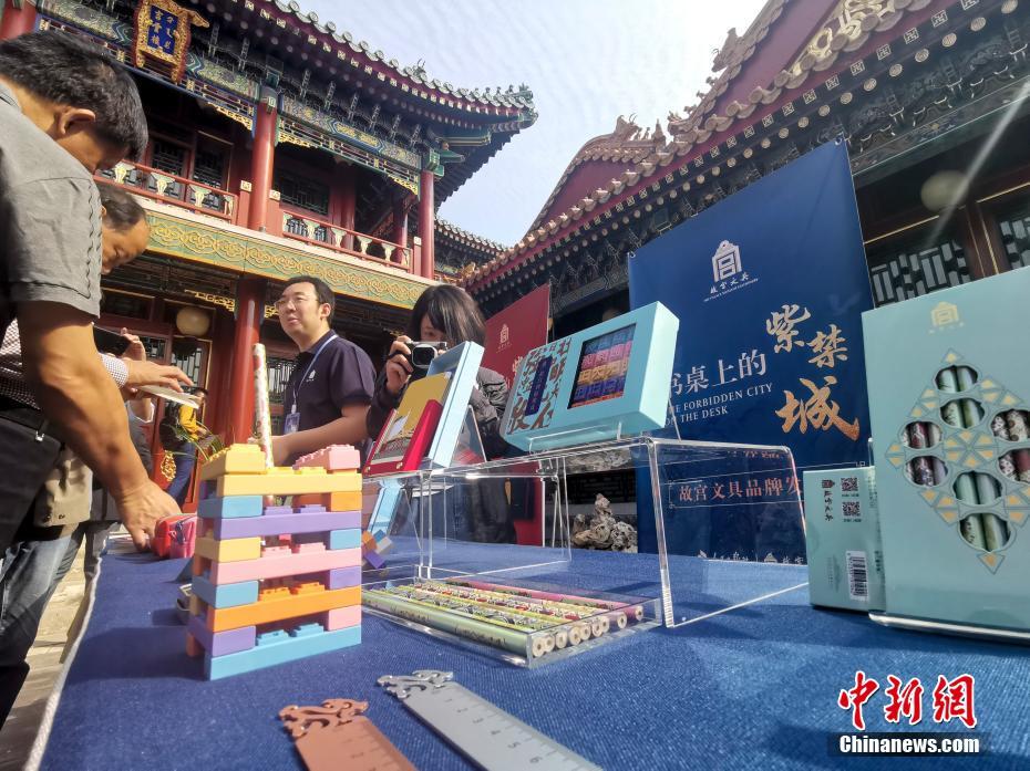 “书桌上的紫禁城”——140余种故宫文具新亮相