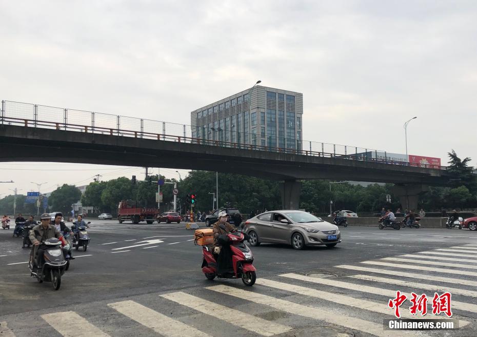 无锡高架桥侧翻事故现场清理完成 地面道路已恢复通行