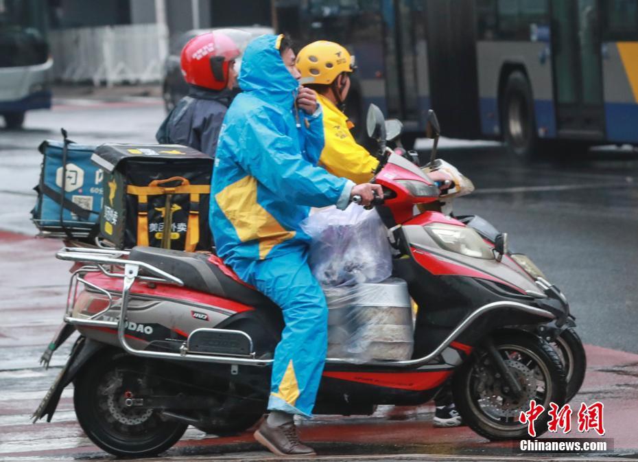 北京迎降雨降温天气
