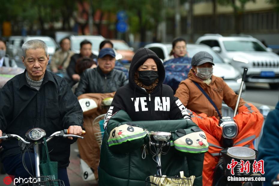 受冷空气影响 中国多地气温骤降