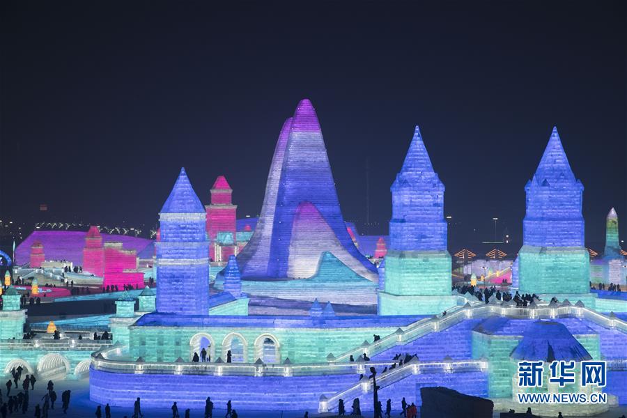 哈尔滨冰雪大世界开园迎客