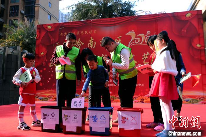 南宁宣传垃圾分类巧借力 随庆元旦文艺演出进小区