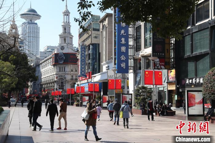 上海南京路步行街商业气氛渐浓